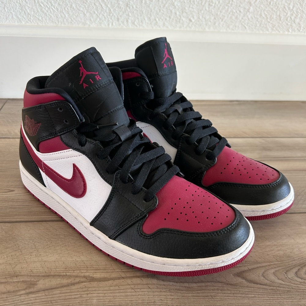 Men's Air Jordan 1 mid noble red size 10